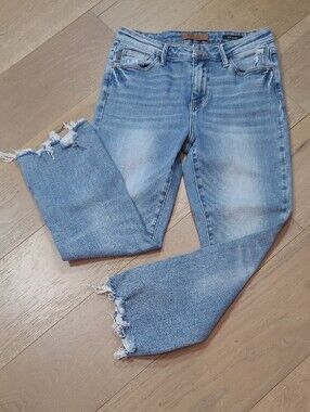 Judy Blue Jeans Women's sz 7/28 Kick Flare Raw Hem Mid Rise Cropped Denim
